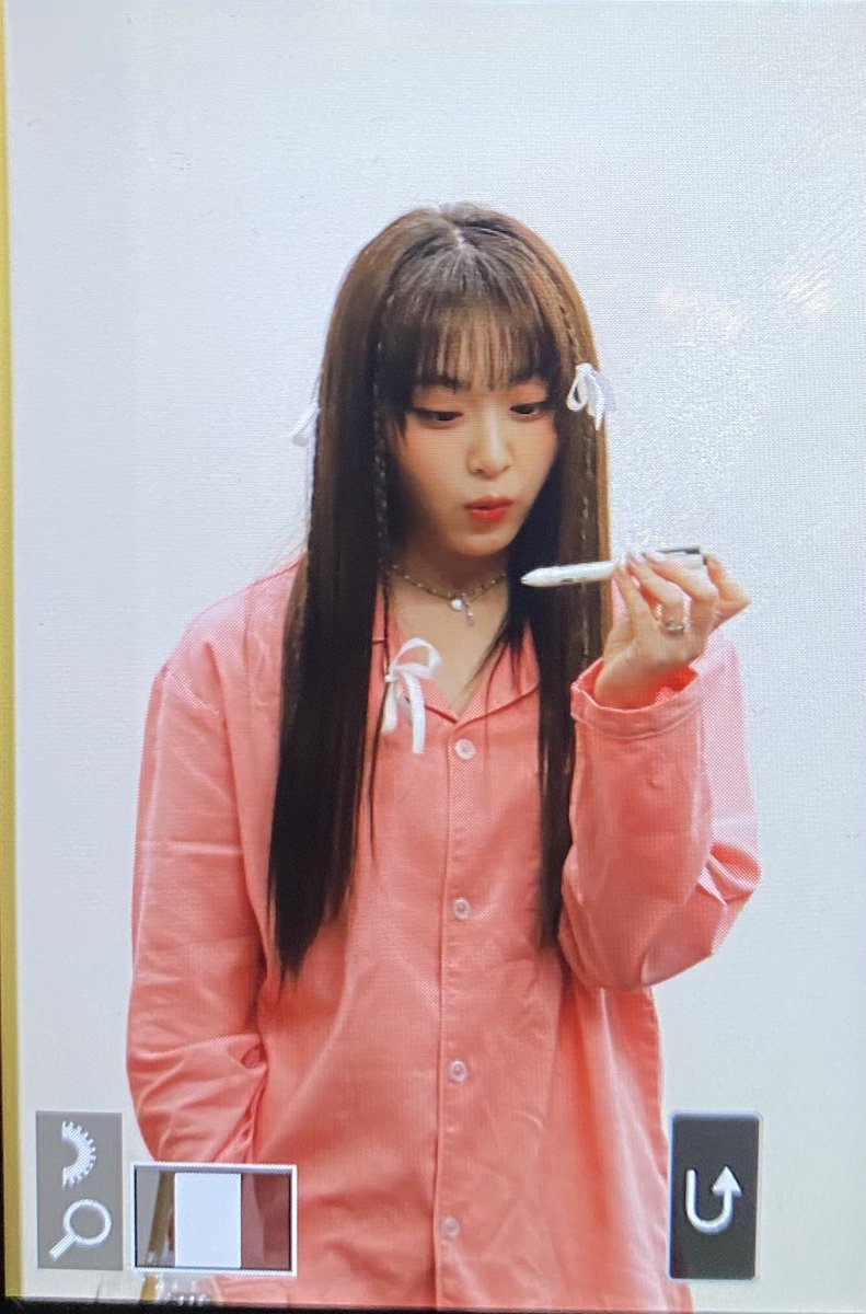 ily1_cloudy's tweet photo. 230115 오아시스홀 팬싸인회 리리카 프리뷰

#리리카 #아일리원 #ily1 #RIRIKA https://t.co/sCR8vXNnkb