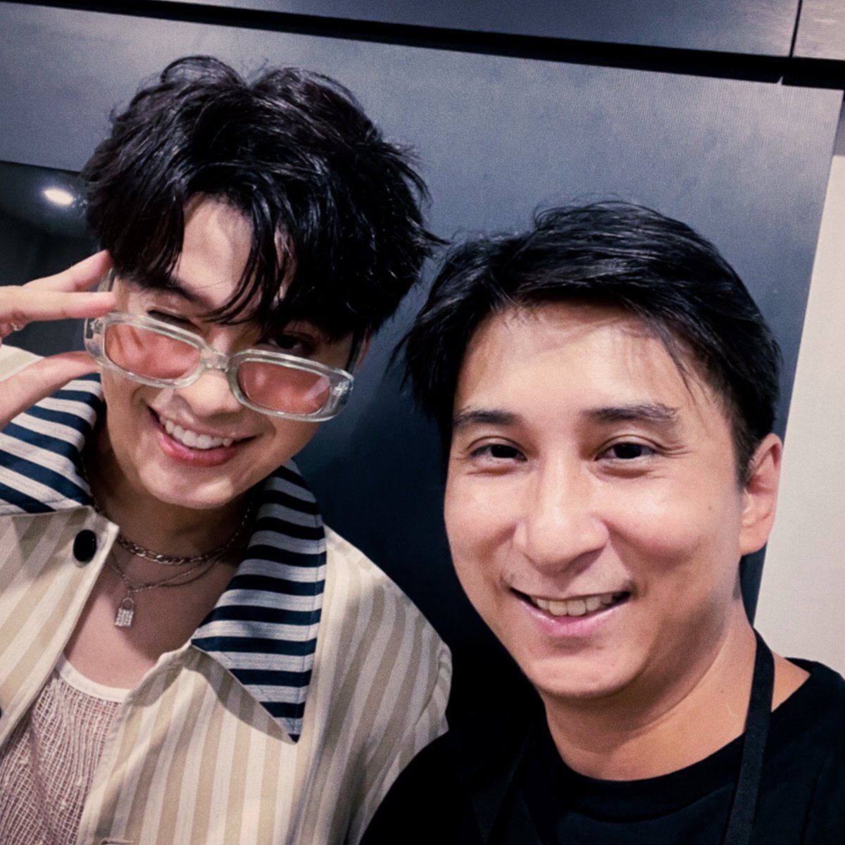danaidano's tweet photo. จนเอาอันนี้เป็นแก่นไอเดีย ส่งต่อให้อ๊อด เพื่อคิดและทำ artwork ของอัลบั้ม ต้องบอกว่า แพคเกจอัลบั้ม อลังการมาก และทีมงานตรวจตราคำที่เขียนลงไป ตรวจเช็ครูปภาพต่างๆ กันอย่างละเอียดละหลายขั้นตอนมากๆ สุดท้ายก็หวังว่าทุกคนจะมีความสุขกับอัลบั้มนี้นะครับ https://t.co/xoTjOiJmYm