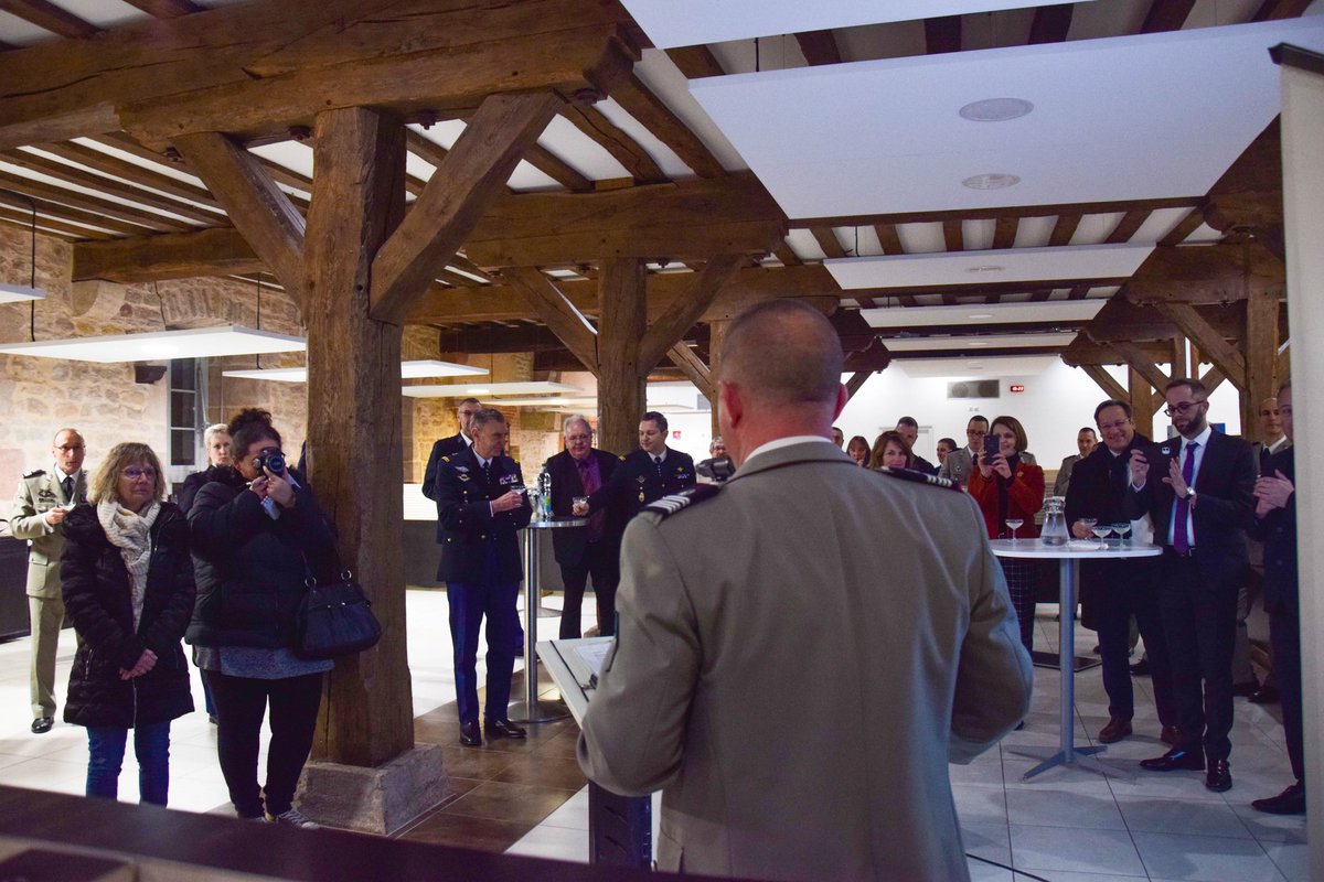 511eRTofficiel's tweet image. Cérémonie des vœux aux élus et représentants des grands corps de l’État, précédée d’une démonstration de capacités de la #LOGOPS au cœur des Cazernes. Le 511 au cœur de son terroir, pour une nouvelle année très opérationnelle ! @comlogterre1 @bordatbenoit @JFCoiquil