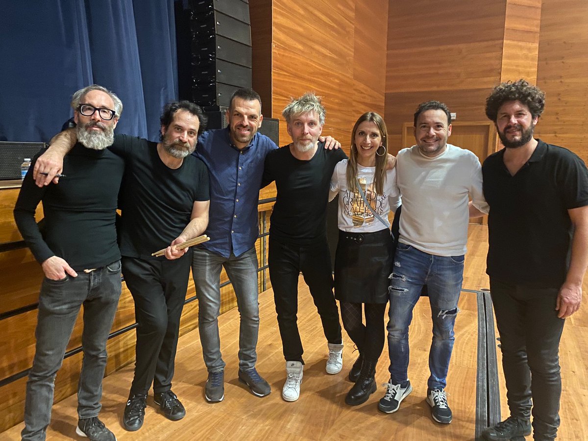 Gracias <a href="/ElefantesMusic/">ElefantesOficial</a> por disfrutar y hacernos disfrutar anoche en La Nucía. 
<a href="/shuarmamusic/">Shuarma</a> <a href="/ramiro_jordi/">Jordi Ramiro</a> <a href="/JulioCascan/">Julius</a> y Alex Vivero. Deseando teneros pronto por Valencia.