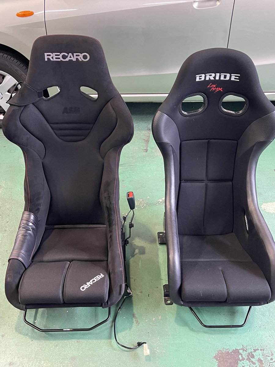 どっちが良いか悩んでる🤔
並べるとサポートの違いもよくわかる。
意外なのはレカロが圧倒的に軽い。