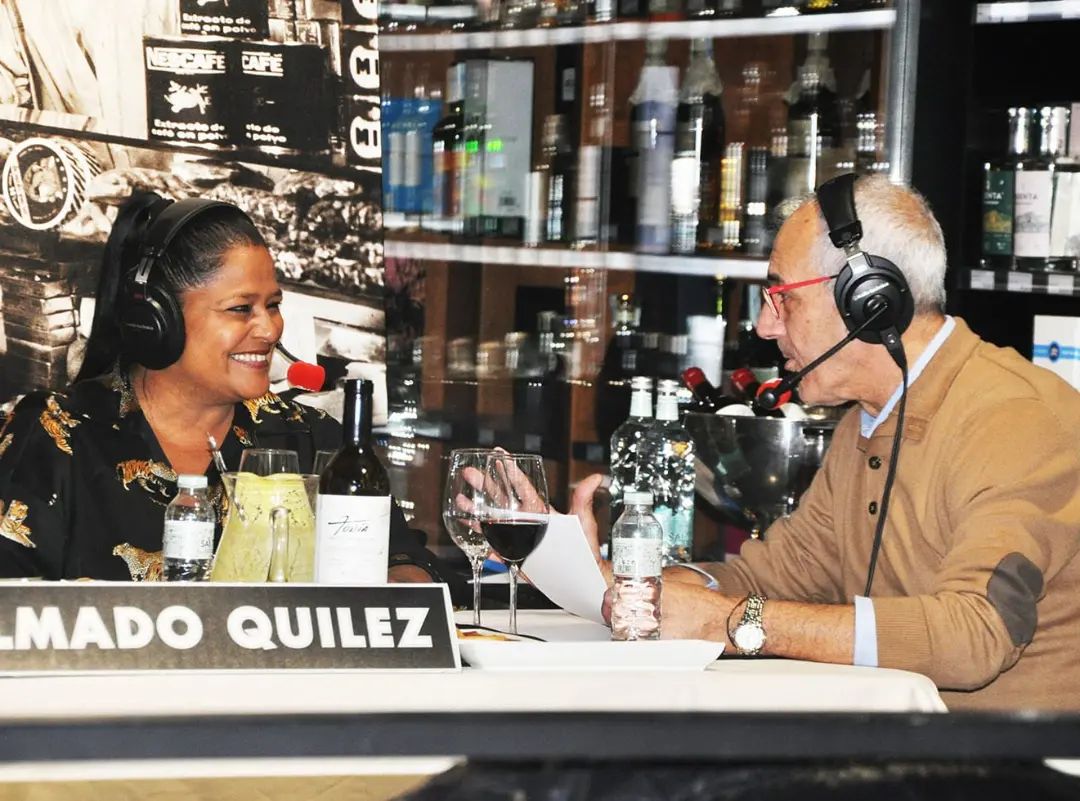 🍷 CLUB GOURMET

Ens desplacem fins al Colmado Quilez on en <a href="/sommelierfms/">Faustino Muñoz Soria</a> ha preparat un tast personalitzat per l'<a href="/miroasha/">Asha Miró Vega</a> 💓

Escolteu la en directe a <a href="/radio4_rne/">radio4_rne</a> ➡️rtve.es/radio/c4/direc…