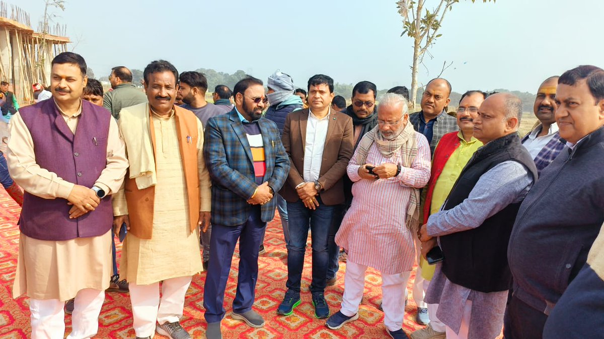 dineshbjp09's tweet image. आज मिर्जापुर स्थित गढौली धाम में मकर संक्रांति के महापर्व पर माँ गंगा कों प्रणाम करते हुए श्री बालेश्वर महादेव जी का दर्शन-पूजन किया।आदरणीय प्रदेश सह-प्रभारी भाजपा उत्तर प्रदेश श्री सुनील ओझा जी भाईसाहब का सनिध्य प्राप्त कर खिचड़ी महाप्रसाद ग्रहण किया
#khichadi 
#MakarSankranti