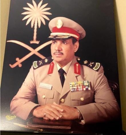 MkytShkhsyat's tweet photo. شخصيات مكية  🕋
لواء . زايد البنيان 
مواليد مكه المكرمه 
مساعد مدير المباحث العامة بمنطقة مكة https://t.co/cxygVsdcjR