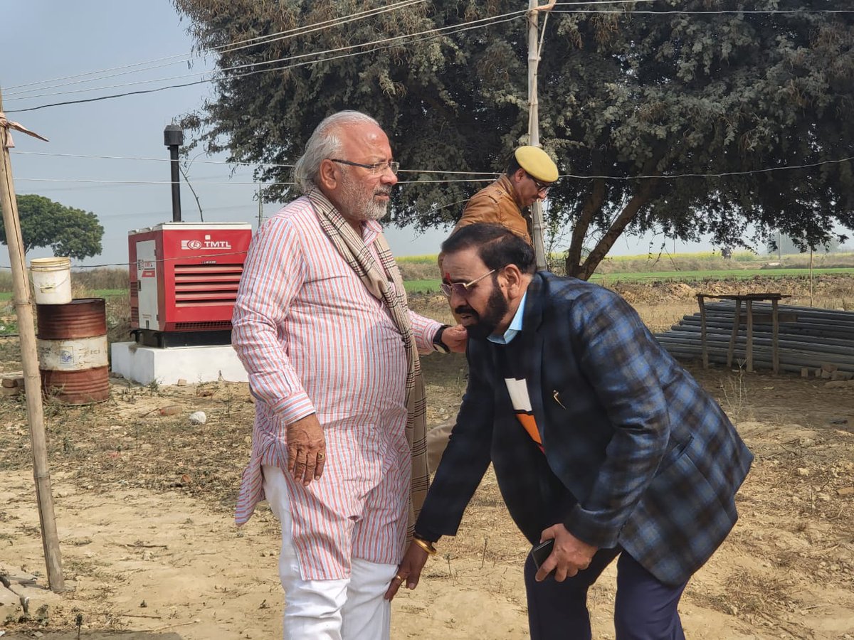 dineshbjp09's tweet image. आज मिर्जापुर स्थित गढौली धाम में मकर संक्रांति के महापर्व पर माँ गंगा कों प्रणाम करते हुए श्री बालेश्वर महादेव जी का दर्शन-पूजन किया।आदरणीय प्रदेश सह-प्रभारी भाजपा उत्तर प्रदेश श्री सुनील ओझा जी भाईसाहब का सनिध्य प्राप्त कर खिचड़ी महाप्रसाद ग्रहण किया
#khichadi 
#MakarSankranti