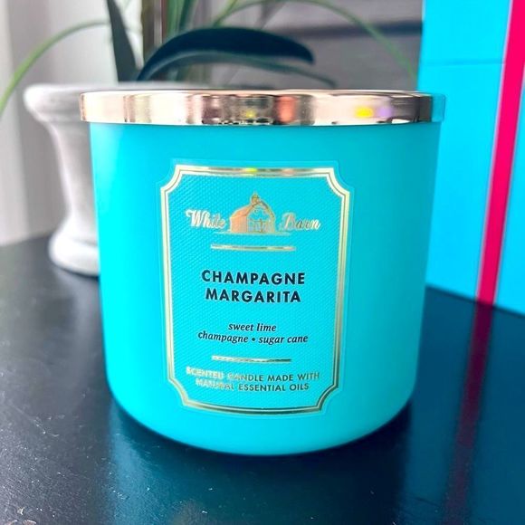 Bevin_Parker's tweet photo. So good I had to share! Check out all the items I'm loving on @Poshmarkapp #poshmark #fashion #style #shopmycloset #joules #bathbodyworks: https://t.co/dwHWXyAIQZ https://t.co/qONlAdJGuJ