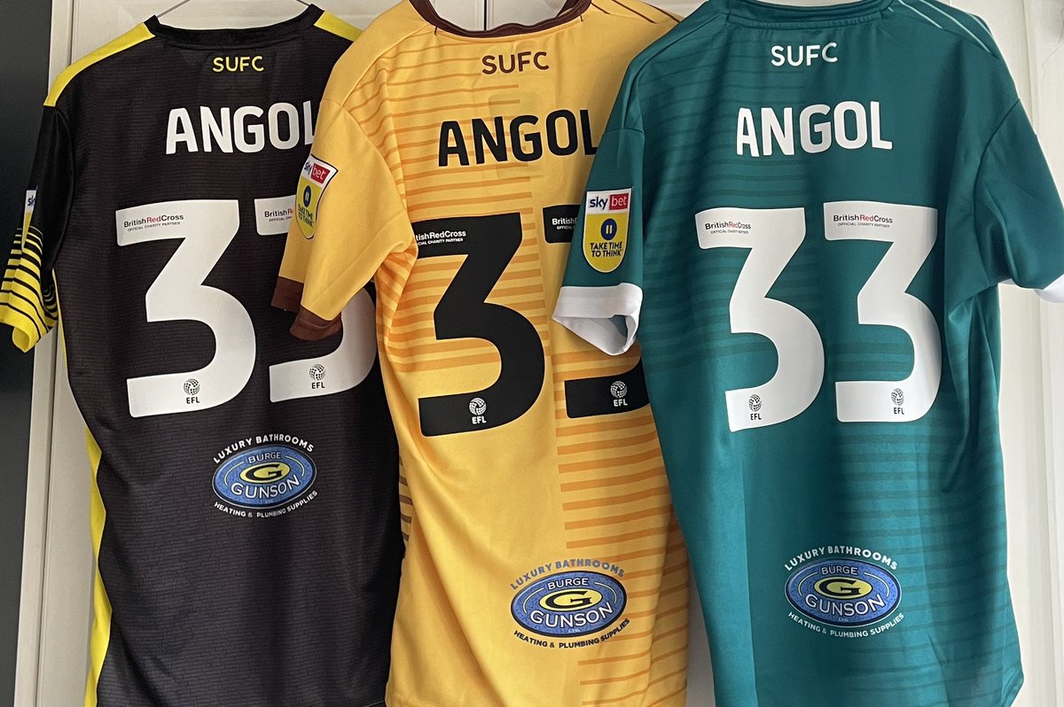 3️⃣3️⃣ New signing Lee Angol, squad number 33. Get your shirt personalised for worldwide delivery. 

➡️ shop.suttonunited.net/collections/re…

#suttonunited