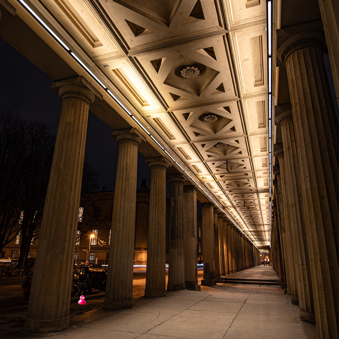 Das Maskottchen hat sich wieder irgendwo in Berlin versteckt. Wo auf dem Bild und an welchem unserer bekannten #Berliner Orte versteckt es sich? Schreib es am besten direkt in die Kommentare.