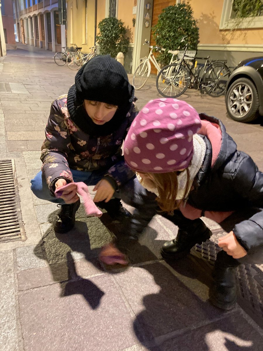ViaggiMemoria's tweet photo. Thea e Flora, di 7 anni, hanno già pulito la pietra di inciampo di Oreste Sinigaglia in via Monzermone adottata due anni fa, e anche quelle di Iole e Ilma Rietti e di Beatrice Ravà, sempre in via Monzermone. Grazie alle bimbe e alle loro famiglie! https://t.co/aBJYobtiGg