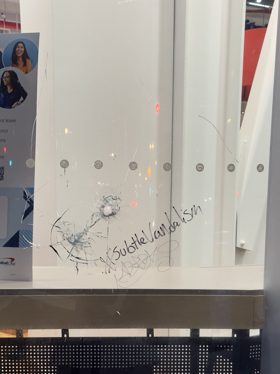 avyfain's tweet image. #notsosubtle