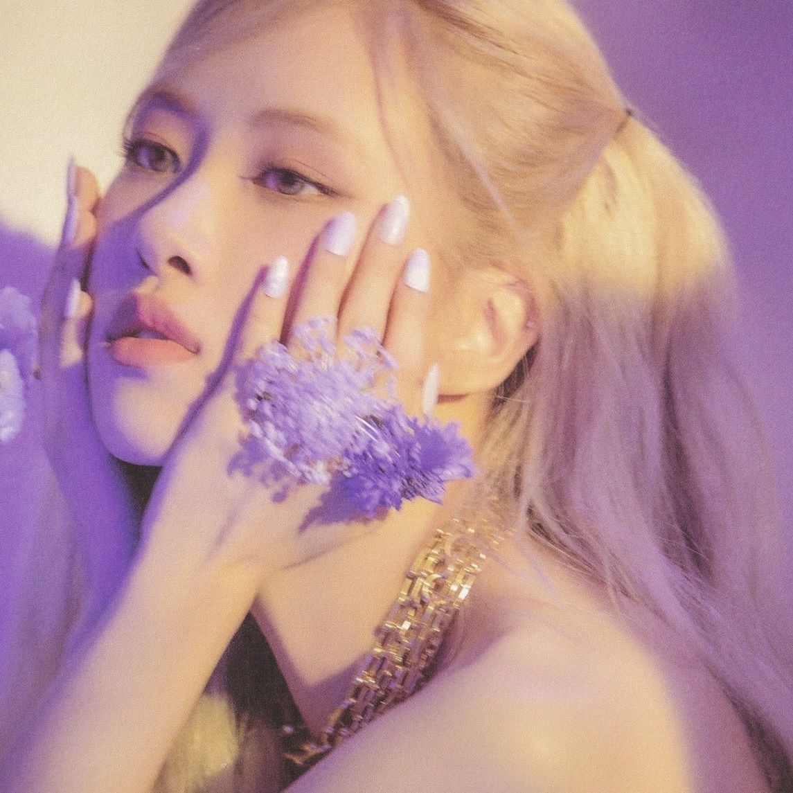 rshourly's tweet photo. #로제 #ROSÉ https://t.co/dvu8gxGbh0
