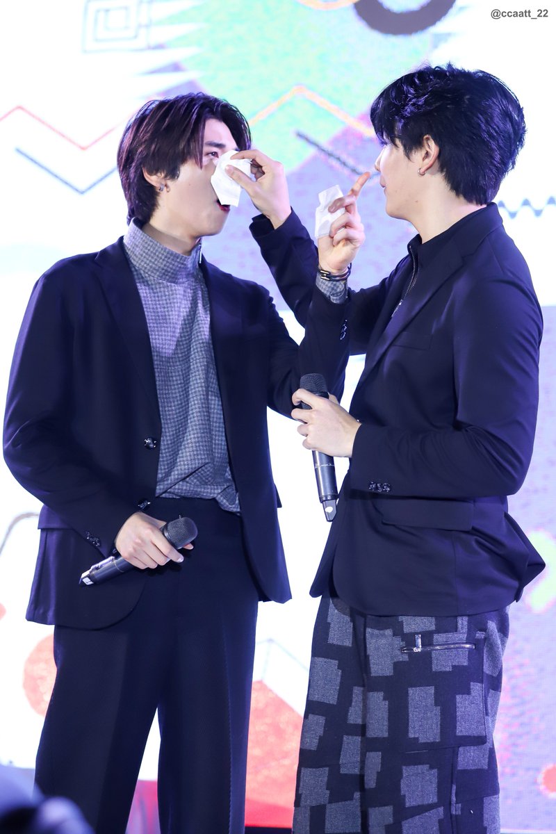 ccaatt_22's tweet photo. ดูแลกันอย่างดี 💕

@dunknatachai #dunknatachai 
@ChenRcj #จุงอาเชน #จุงดัง 
#JoongDunkShininginVietnam https://t.co/Um41KeZDiL