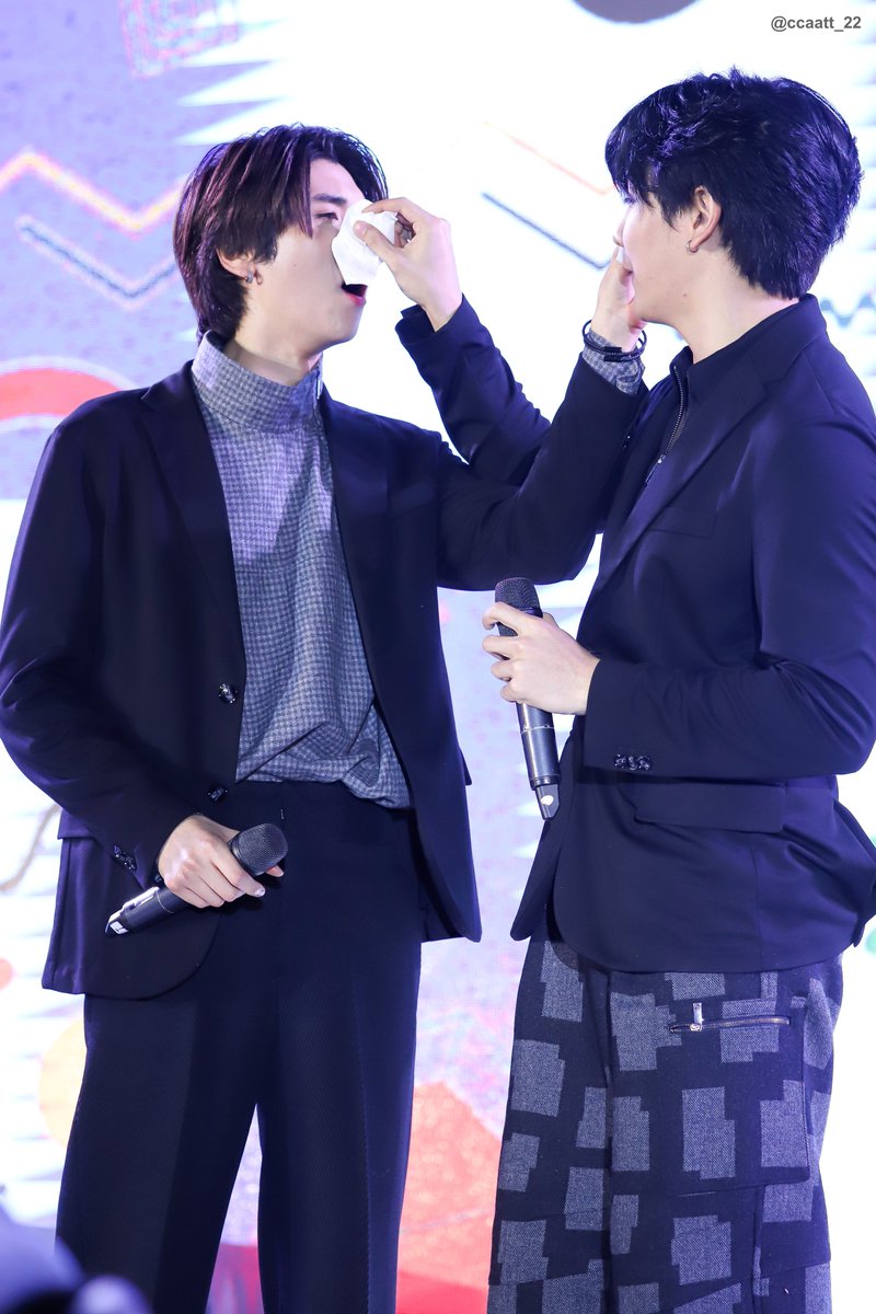 ccaatt_22's tweet photo. ดูแลกันอย่างดี 💕

@dunknatachai #dunknatachai 
@ChenRcj #จุงอาเชน #จุงดัง 
#JoongDunkShininginVietnam https://t.co/Um41KeZDiL