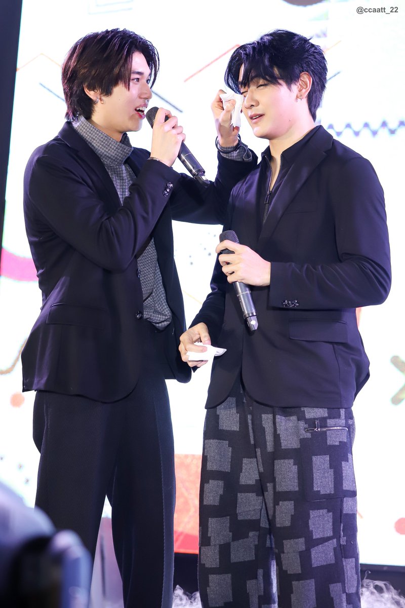ccaatt_22's tweet photo. ดูแลกันอย่างดี 💕

@dunknatachai #dunknatachai 
@ChenRcj #จุงอาเชน #จุงดัง 
#JoongDunkShininginVietnam https://t.co/Um41KeZDiL