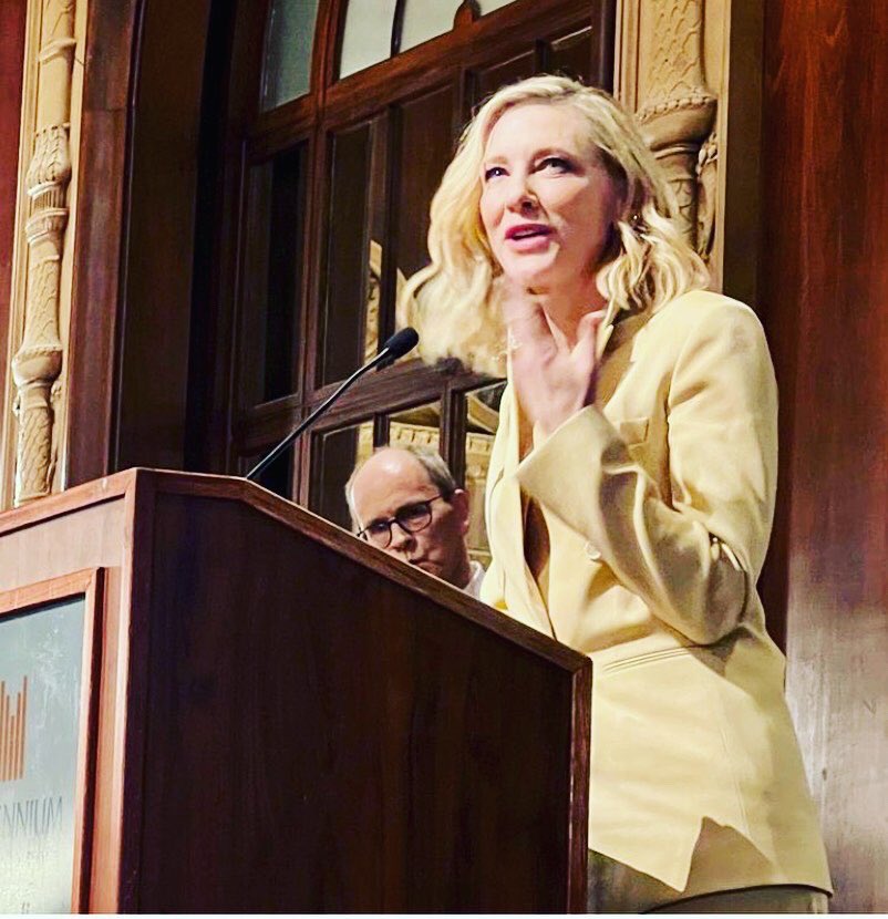 MARICAVICCHIOLO's tweet image. Events events
Friday the13th at the #UniversalPictures and #FocusFeatures Party
Saturday 14Cate awarded as best actress at the annual banquet of the #LFCA
Participation with #NinaHoss at the #BAFTA Award Tea Party.The award ceremony will take place on 19 February #cateblanchett