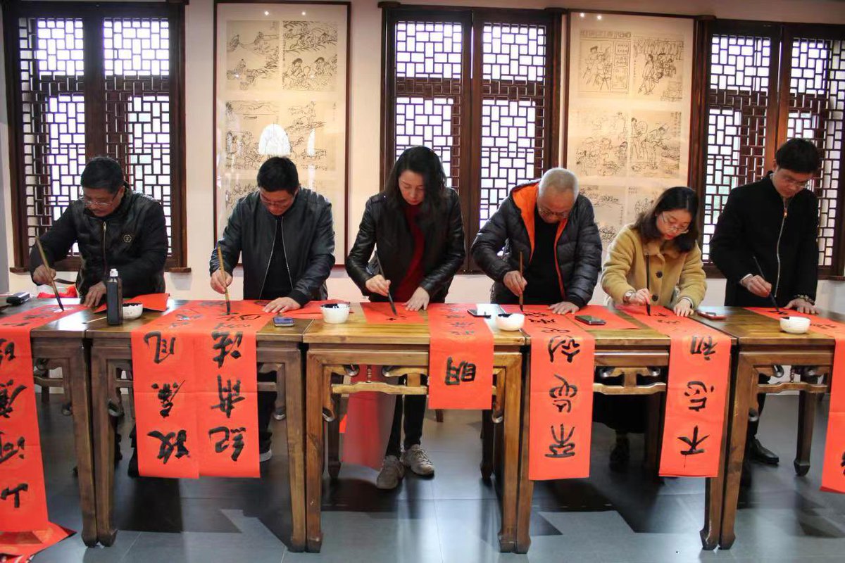 hangzhoufeel's tweet image. 🧧With the approach of the #SpringFestival, Zhejiang #Tonglu County Calligrapher Association organized various activities such as writing #SpringCouplets, to welcome the Spring Festival and spread the holiday joys. #Hangzhou