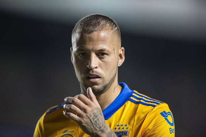 VisionTigre's tweet photo. NO NOS MERECÍAS NICO
Ante la llegada de Ibáñez al equipo, el diente será el jugador extranjero sacrificado. Duele que jugadores de su calidad tengan que salir del club, aportó lo que tuvo que aportar y se va por la puerta grande. TE QUEREMOS URUGUAYO 🇺🇾 https://t.co/XIQi7IESiN