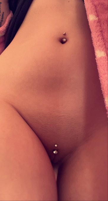 Can&rsquo;t go to a shoot without some jewels https://t.co/Z3IkTGx9mZ