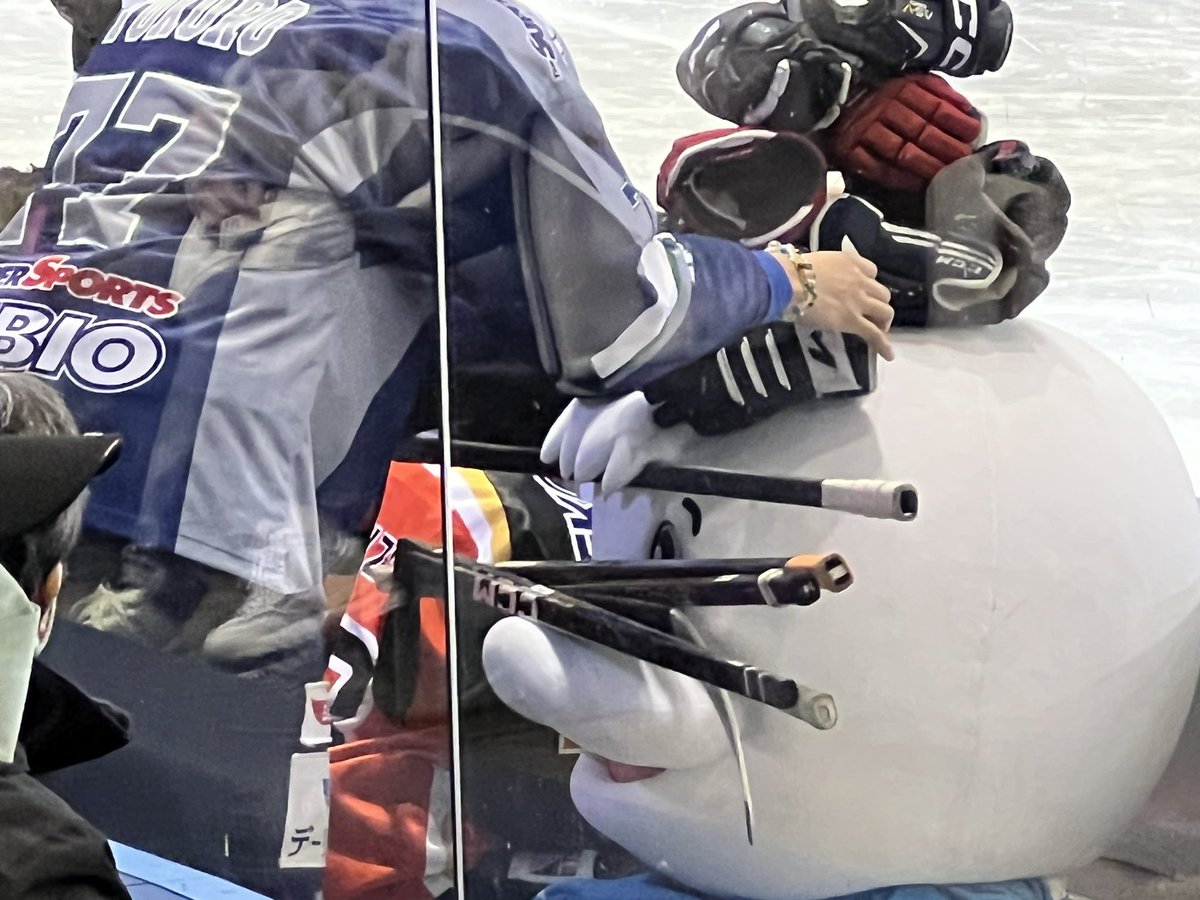 ITakehiro's tweet image. 飾り付けられるグルーガ✨
#アイスホッケーヒーローズ2
#グルーガ