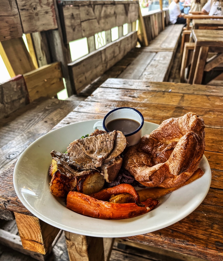 Is it even a real Sunday if you don’t eat a roast? It’s an age-old debate, and not one we’re going to solve now, but what we do know for certain, is our roasts are delicious 😋

#roasts #sundayroast #premondayfeast #sundaylunch #londonroast #hackneywick