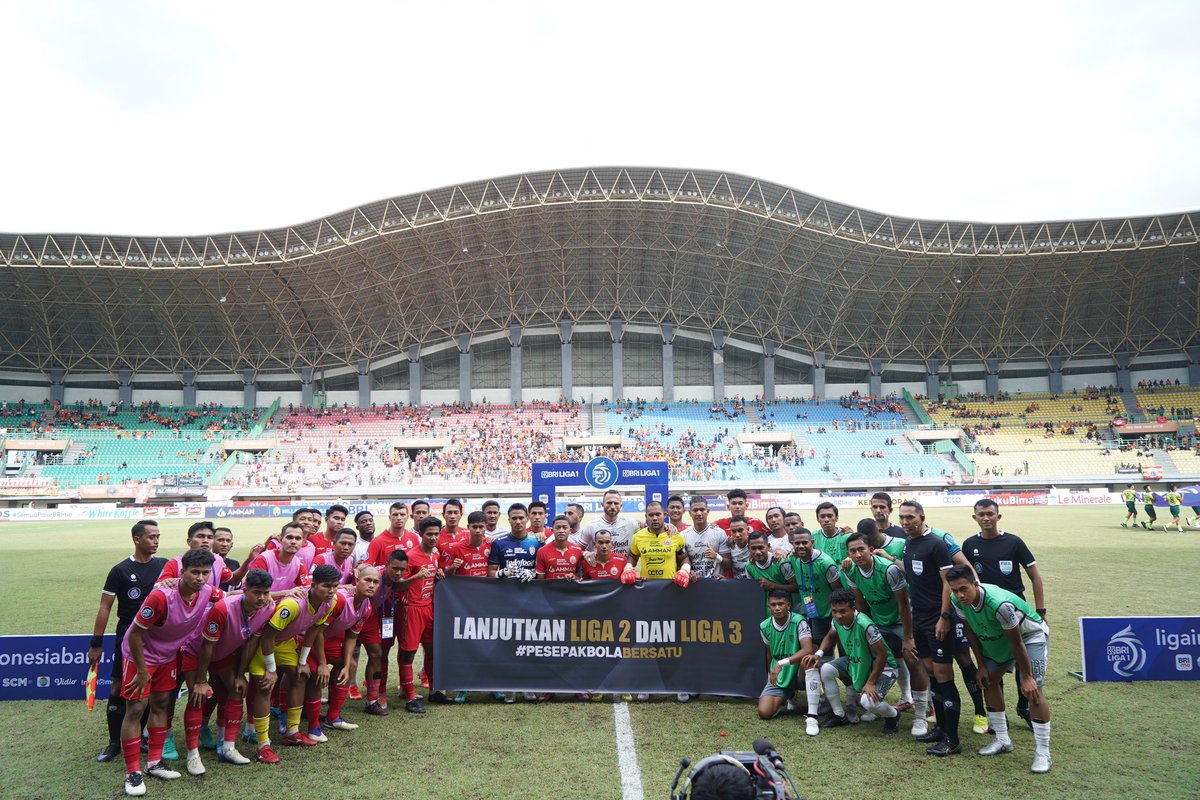 Salah satu bentuk solidaritas dr para pemain Liga 1 agar Kompetisi Liga 2 dan Liga 3 dilanjutkan..💪🏻✊🏻 #DeritakuDeritamu #PesepakbolaBersatu #APPI