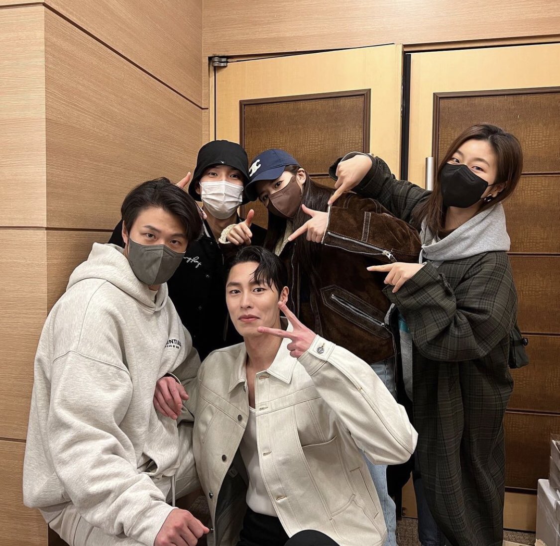 FINALLY FINALLY! they took a pict together, my Hwanhon kids! 🤍🕊️

#GoYounJung #LeeJaeWook #ShinSeungHo #YooInSoo #SeoHyeWon
#LeeJaeWookFanMeeting #LeeJaeWookFIRST