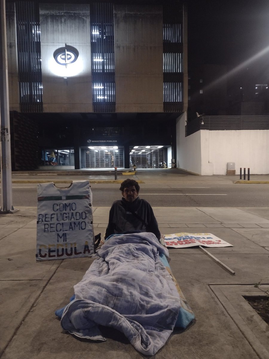 Borrokaz's tweet photo. Hoy domingo 15 de enero a la noche mientras dormía, he sido objeto de robo de mi morral y afortunadamente, por instinto, lo he recuperado al rato ... La calle de Caracas es dura, pero más duro es estar excluido de todo tipo de derechos humanos y estar en muerte civil permanente https://t.co/JRQGKPz0O0