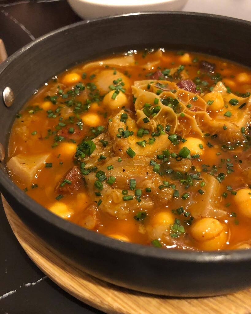 acme_ESP's tweet photo. ¡Pero qué ven mis ojos!  En edición #ultralimitada,  los callos de @restaurantelince optimizados con esos imprescindibles  garbanzos. Gracias, gracias, gracias @adrian_collantes 
#ohyeahyeah  #loscalloscongarbanzos https://t.co/XI5aAiKZzg https://t.co/iZSNa6qg1s