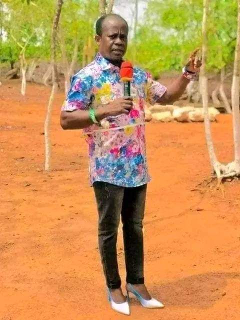 Belive_Kinuthia's tweet photo. This is Pastor Ben, he claims that God appeared to him and ordered him to be wearing heels for the ministry. https://t.co/7UMYTi5GQ8