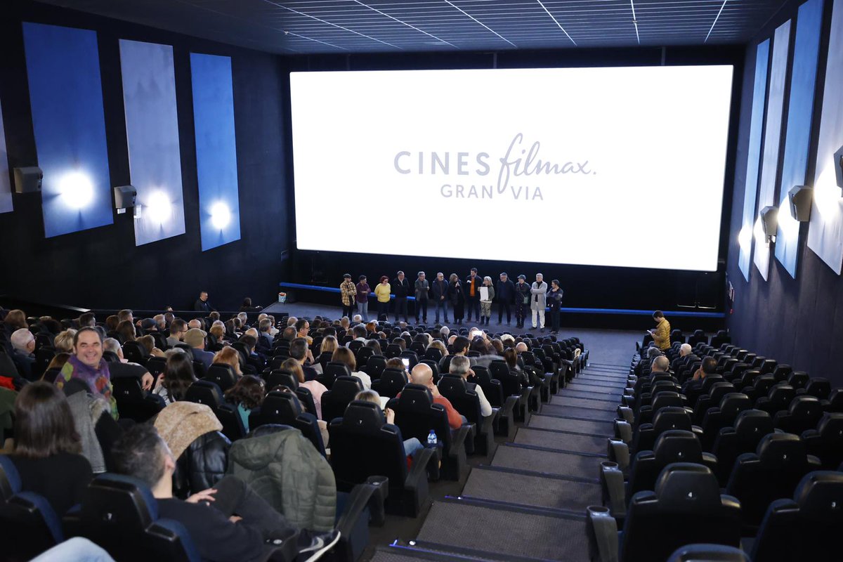 📽 La presidenta <a href="/nuriamarinlh/">Núria Marín/❤️</a> assisteix a la presentació del documental ‘Unha xeración, dous mundos’, a l’Hospitalet de Llobregat. La producció ret homenatge a la generació de gallecs arribats a Catalunya fa més de 50 anys. 

#Som311 #ODSDiba #Unhaxeraciondousmundos