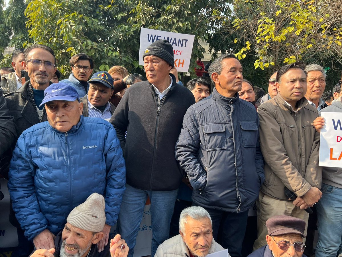 j_paljorladakh's tweet photo. Historic Protest in Jammu over the 4-point demands by Apex Body Leh and Kargil Democratic Alliance participated by large number of Ladakhis present in Jammu including student. Leaders of Ladakh are committed to forwarding the demands to the GOI. 
#jammu #Ladakh https://t.co/SEOKDQP1L7