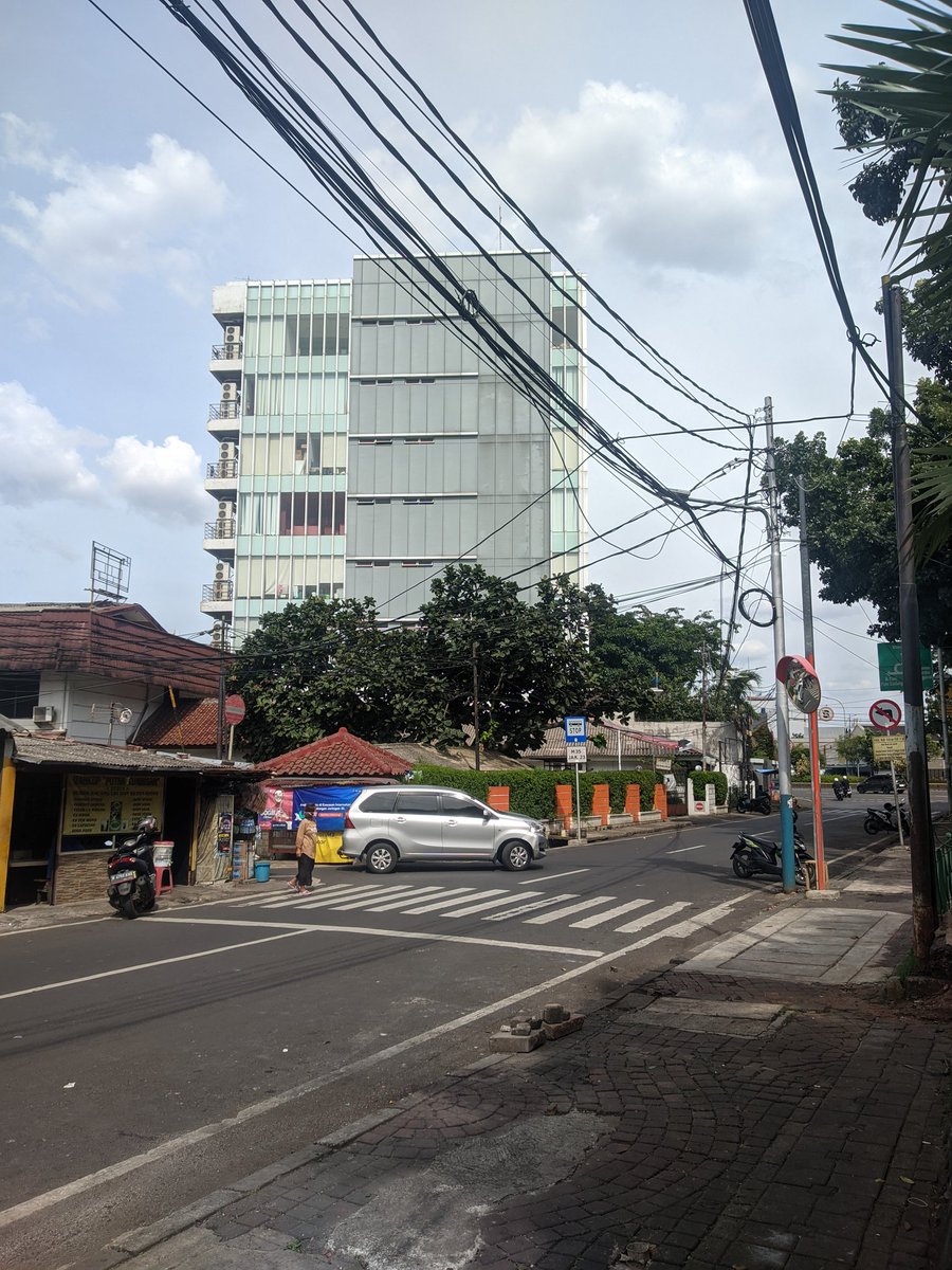 kecilbouz's tweet photo. Ya gitulah nama nya hidup , urang susah tambah susah karna ngk ada ordam, orang kaya tambah kaya karna banyak ordam.
Bingung. https://t.co/kZa96wtx4s