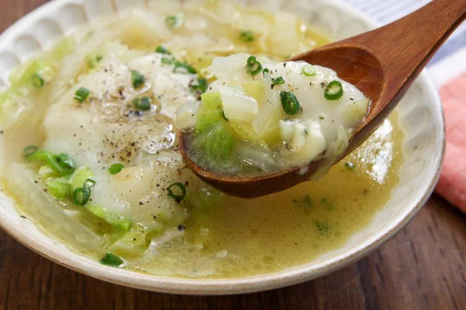 まるでパイタンスープのよう？！お餅や白菜を使った、とっても美味しそうな「スープ」レシピ！