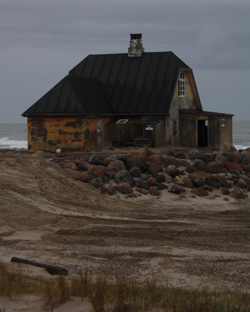 IsenLouise's tweet photo. #housewithaview #skagen https://t.co/cWwTjgymmn