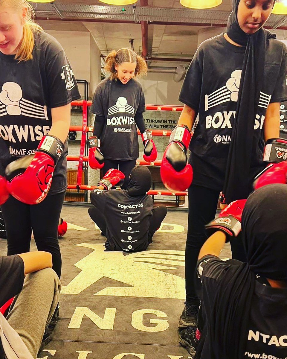 BoxWiseFDN's tweet photo. Here we have our new all Boxwise girls schools program being delivered @hawleyabc in Camden. Week 2 and everyone is loving it !! Brilliant effort from the coaching staff ❤️💪❤️🥊 @England_Boxing @bantam_boxer #community #schoolsprogram #fitnessjourney https://t.co/gebkF0KtPs