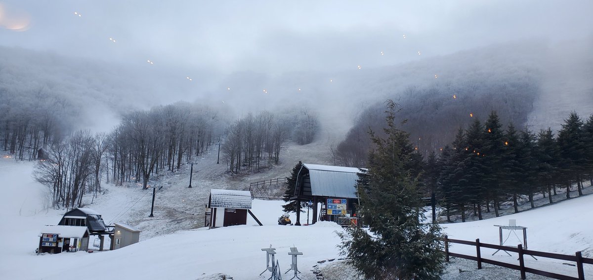 Flurry-ish, a dusting of snow and guns hammering in the Western Catskills this morning. <a href="/Plattekill/">Plattekill Mountain</a>