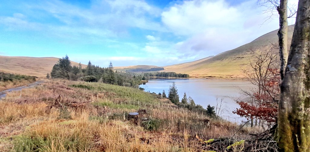 GANDJOEY's tweet image. After the wind and rain of the first half of January, it's nice to see some sunshine. Loop of Cantref and Beacons Reservoirs, a dusting of sleet on the north facing slopes heading towards Penyfan.
#BeautifulOut