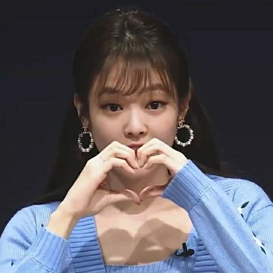 BPGlobalNews's tweet photo. 27 years ago Jendeukie was brought into our world💙

Let's celebrate by using the following tags:

JENNIE RUBY JANE DAY
#TheIconJENNIEDay
#오늘생일인_걔가_나야_제니 @BLACKPINK https://t.co/1lHphKpe1n