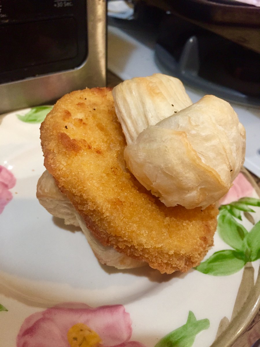 Queenie4ever's tweet photo. These @notcous Plant-based chicken patties have made their way onto my grocery list #GoitItFree #sandwich #notchicken #trynatural #notmilk #plantbasedstartup #whynot https://t.co/9DBCeuH9u4 https://t.co/oTtZBYHKqk