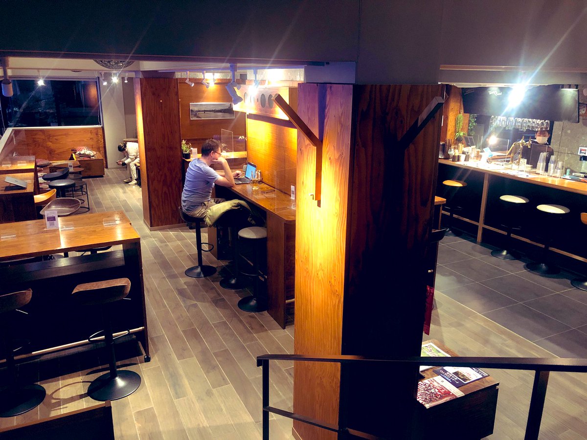hack__house's tweet photo. 本日はHackHouseの拠点の見学に来ております🏡⚒
1階にカフェとコワーキングスペースがありとても良い場所です🪩 https://t.co/5PdHCcA0ZG