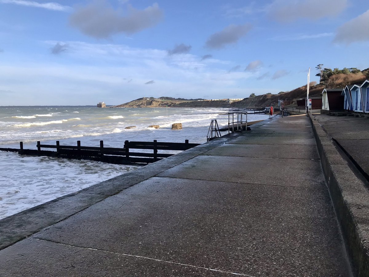 Zakitina_Lily's tweet photo. Anyone up for a walk at #ColwellBay #IsleofWight itβs bracing today but a least blue skies @VisitIOW @jaymarno9 @VisitSouthEast https://t.co/FEoPWBF3N9