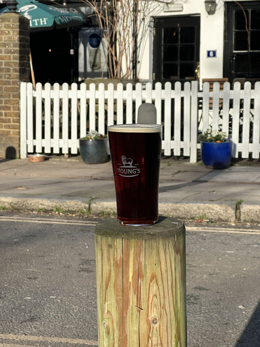 HandWimbledon's tweet photo. An ale of craft worthy of a pedestal. 
Don’t be chilled be Winter warmed.
Pop in for a pint or two for this seasons hot stuff.🔥
#Wimbledoncommon #winterwarmer #youngspubs #realale #campaignforrealale https://t.co/8fp1HyAfYA