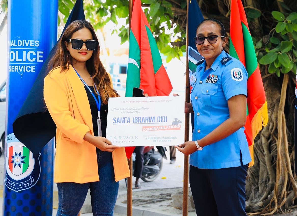 FarookHCare's tweet photo. “In a world that wants women to whisper, she chose to yell”

We got the opportunity to congratulate Sergeant Sanfa Ibrahim Didi to be the first woman Captain from Maldivian Police. It is indeed our pride that Sanfa is from Fuvahmulah City 
 
#FarookHealthcare 
#EST1986 https://t.co/YkhEGso2FE