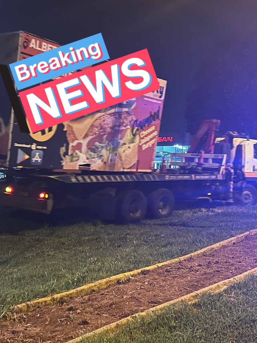 JoburgMPD's tweet photo. Enforcement of Outdoor Advertising Bylaws by #JMPD BMU officers.

If a transit advertising sign is used in contravention of By-laws, an authorised official may, without prior notice to the owner, remove &amp; impound such transit advertising sign.

 2x Illegal transit signs impounded https://t.co/WGi0N48C8a