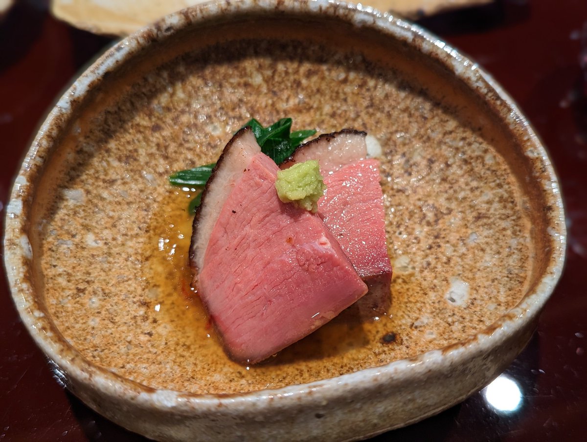 kawada__'s tweet photo. 焼鳥と日本料理が楽しめる「おみ乃 神谷町」焼鳥は勿論ですが、野菜串がめちゃくちゃ美味い。特に茄子がジューシーで感動...ツヤッツヤな血肝は濃厚でとろける。〆は卵黄の醤油漬け、鶏そぼろと食べる土鍋ごはん。素敵な大将の人柄におまかせコース13,000円で大満足。季節毎に行きたいお店。 https://t.co/6DiX7fg8hU