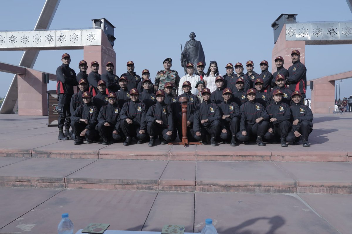 NCC_Dte_Gujarat's tweet photo. Hon Fin Min Guj flagged in Atmanirbhar Bharat ka Safar Swavalamban ki Aur #Sabarmaticyclerally &amp; flagged off Atmanirbhar Bharat ka Salt se Software ka Safar #NCCJawamotorcycleRally. 
@HQ_DG_NCC 
@DefencePRO_Guj 
@PMOIndia
@CMOGuj
@GovernorofGuj
@ashishkjoshi 
@reach_anupam https://t.co/cTCBqtkDtY