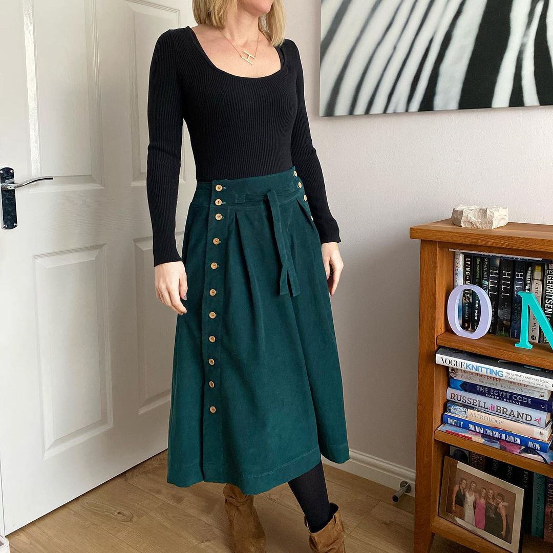 SimpMcCalls's tweet photo. We love this version of #s9377 by Helen. She made it in a stunning green 21 wale cotton needlecord - Did you know that the name comes from the number of wales per inch?
https://t.co/m4TLTNivjP
#Simplicity9377 #SimplicityPatterns #SimplicitySewingPatterns https://t.co/OeY8XUnxiM