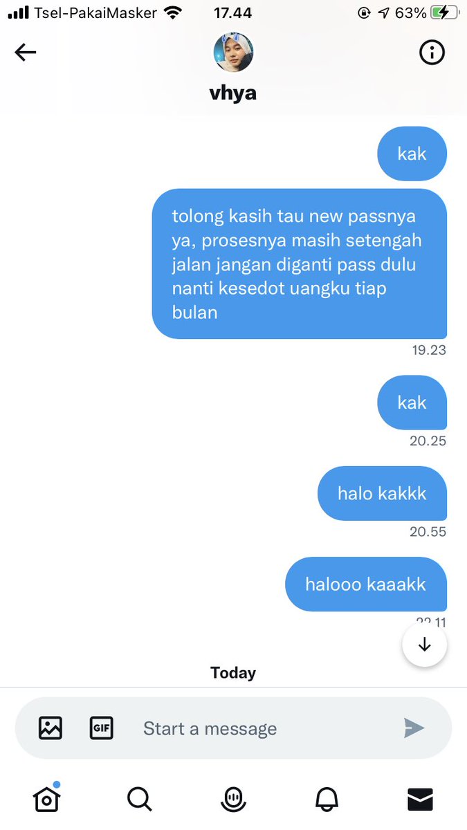 gimbhap's tweet photo. mau cerita, kemaren ada yang beli youtube indplan. pas lagi prosesin akun dia, eh malah tiba2 diganti passwordnya sama dia. sedangkan payment fhku masih nyangkut disana.. hati-hati aja kalau ketemu buyer kayak gini ya. ngerugiin banget. akunnya, @callmevhiaa. #zonauang #zonaba https://t.co/d8LQ4N2bC8