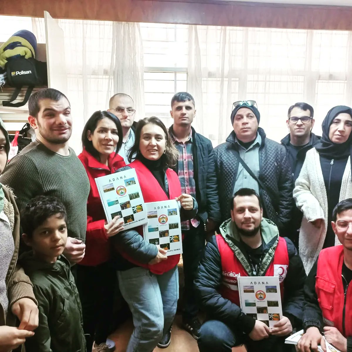 kizilaykadinck's tweet photo. Türk Kızılay Çukurova Kadın olarak 7-14 Ocak "Beyaz Baston Görme Engelliler Haftası" olması sebebiyle başkanımız Sn Ela Demirkol ve gönüllülerimizle birlikte Görme Engelliler Derneği'ni ziyaret ettik.Hediyeler verip, yapılacak etkinlik ve projeler hakkında istişarede bulunduk. https://t.co/YxMsFrfJVB