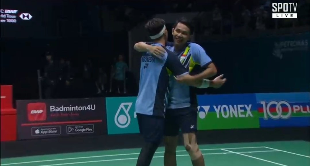 bhulukhuduktv's tweet photo. Alhamdulillah Fajar/Rian Juara 

Congratulations FajRi

@rianardianto_10 
@FajarAlviaan 

#MalaysiaOpen2023 
#MalaysiaOpenSuper1000 
#BhulukhudukTV https://t.co/8jFjDl0Zgv